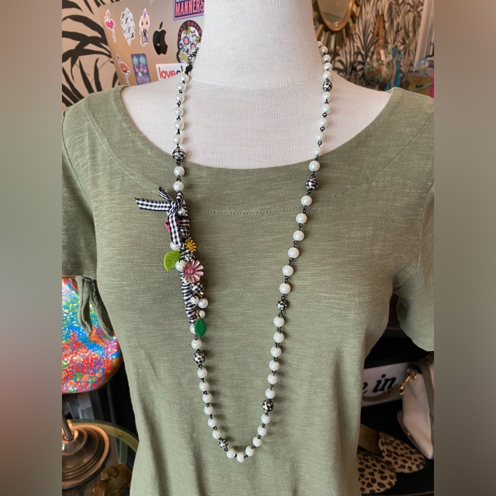Betsey Johnson vintage Garden Party pearl/floral necklace